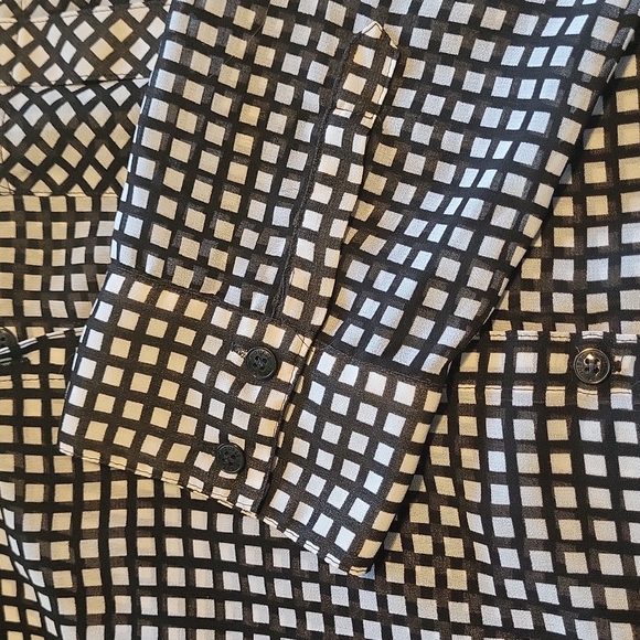 Guess Blouse • Size L - Picture 7 of 7